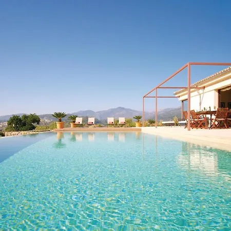 4 Bedroom Stunning In Holiday home