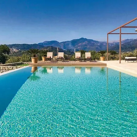 Holiday home 4 Bedroom Stunning In