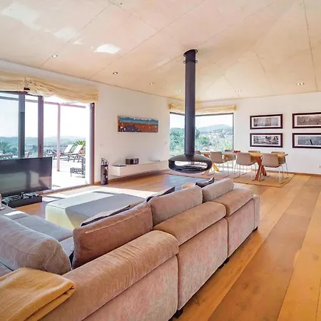 4 Bedroom Stunning In *