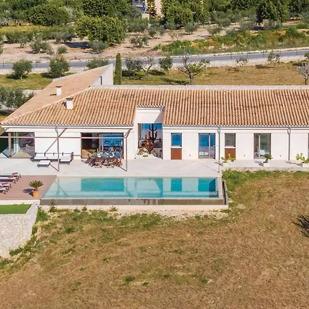 4 Bedroom Stunning In *