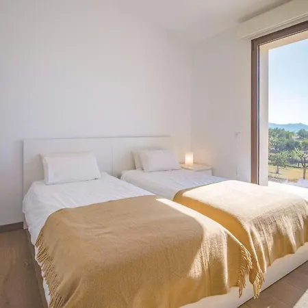4 Bedroom Stunning In Holiday home