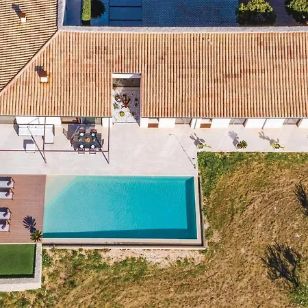4 Bedroom Stunning In Holiday home Moscari
