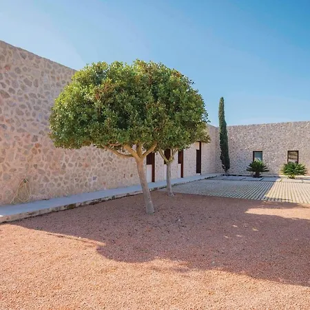 Holiday home 4 Bedroom Stunning In Moscari