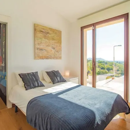 4 Bedroom Stunning In Hébergement de vacances